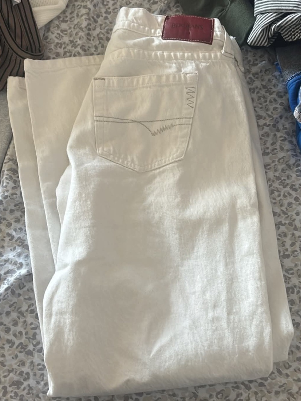 BDG 26 Blank White Women’s Jeans with Subtle Stitch Detail